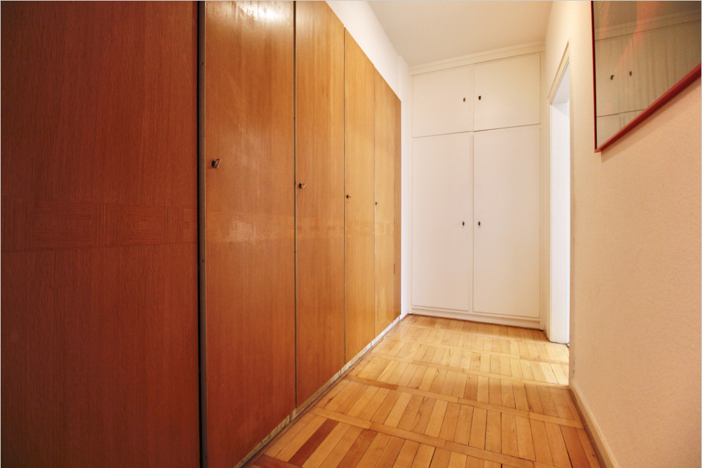 Kleiderschrank